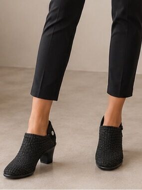 Bernie Mev Chesca Metallic Gray Woven Shootie Booties NWT
